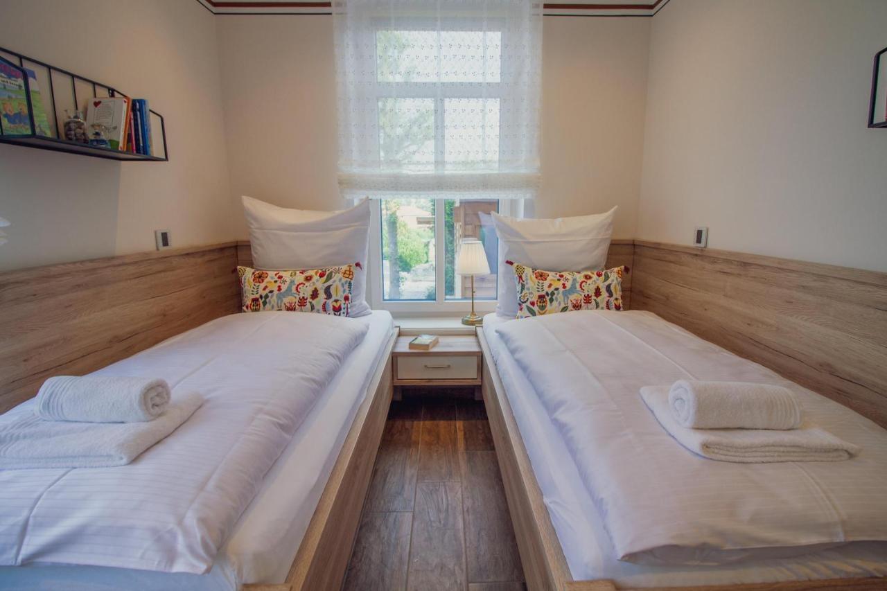 Up Besoeoek - Wildrose Mit Sauna Krummhörn Extérieur photo